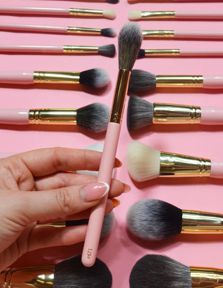 P.Louise #671 Larger Tapered Duster Brush